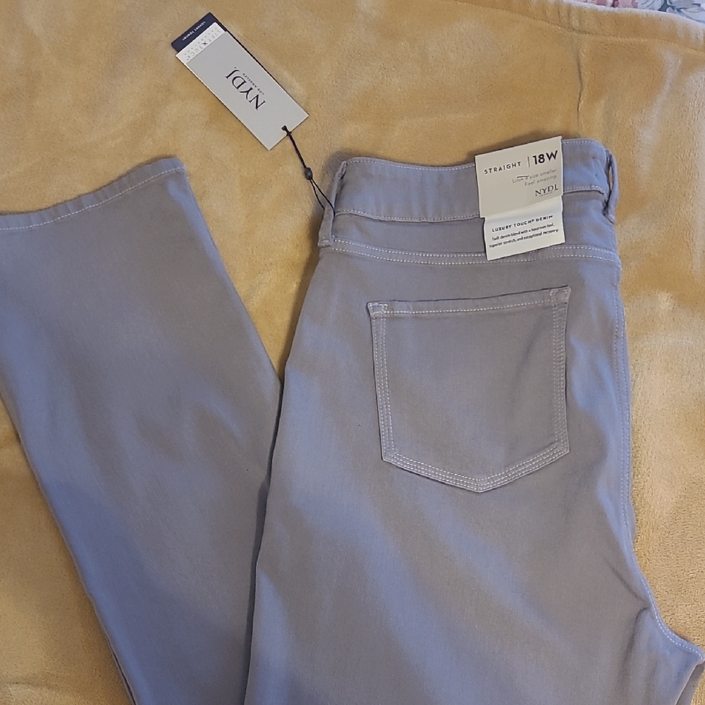 NWT NYDJ womens Luxury Touch Marilyn Lift & Tuck Steaight Leg Gray Jeans SZ 18